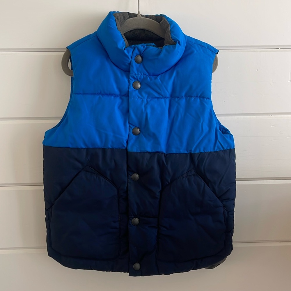 GAP boys puffer vest size 5.
